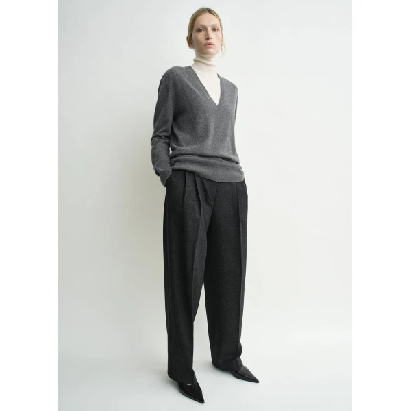 Toteme Double-pleat winter trousers charcoal in Charcoal melange, view 3