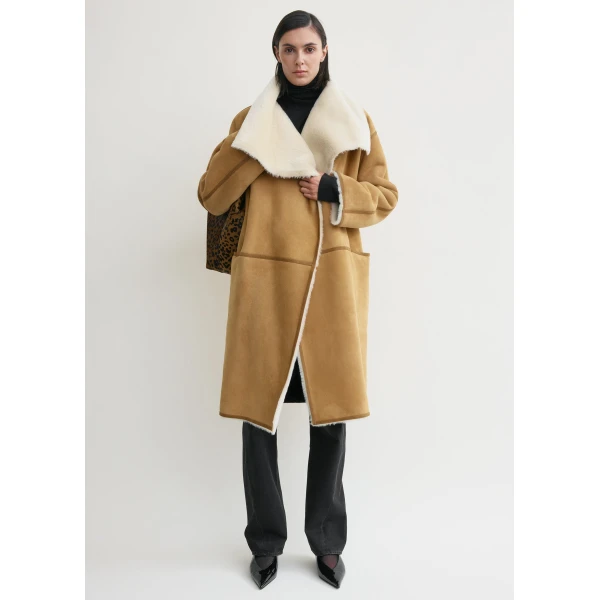 Toteme Draped shearling coat in Tan, view 2