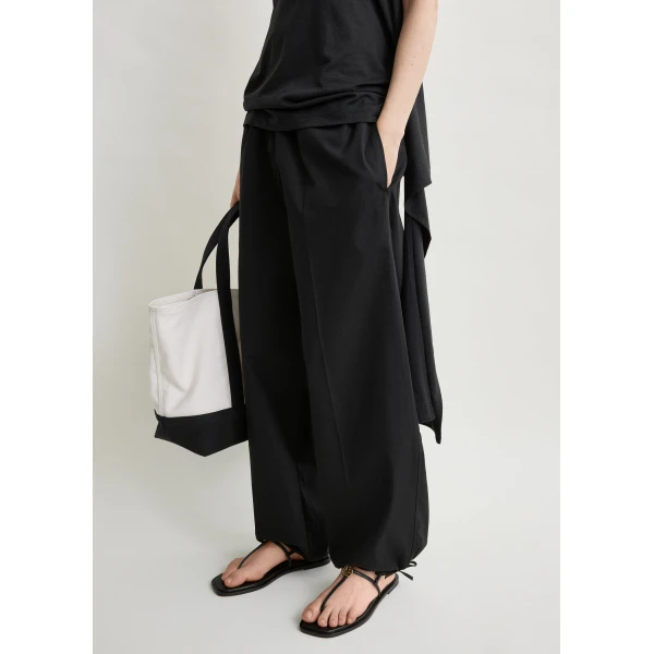 Toteme Drawstring cotton trousers in Black, view 5
