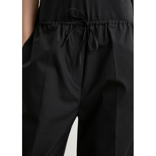 Toteme Drawstring cotton trousers in Black, view 6