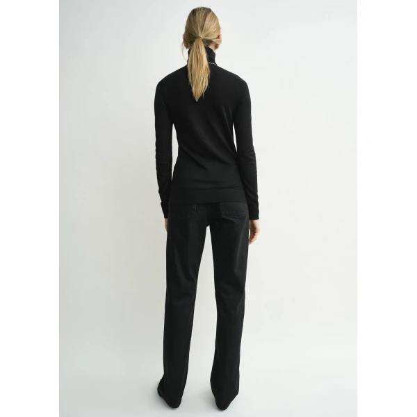 Toteme Fine turtleneck in Black Knit, view 4