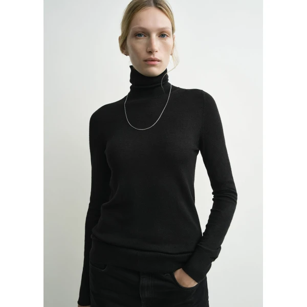 Toteme Fine turtleneck in Black Knit, view 5
