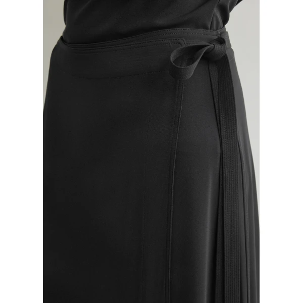 Toteme Fluid jersey skirt in Black, view 6