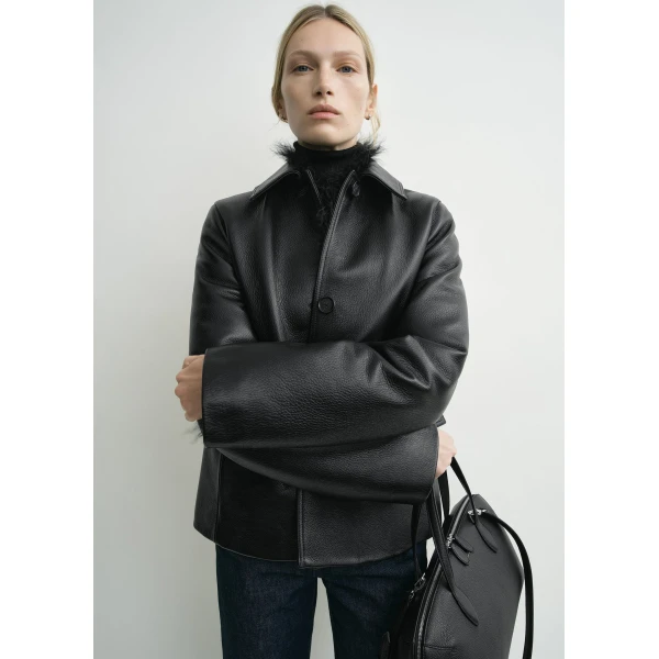 Toteme Grained leather jacket in Black, view 5