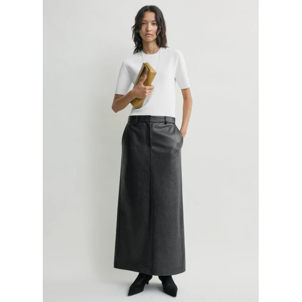 Toteme Grained-leather straight skirt in Black, view 2