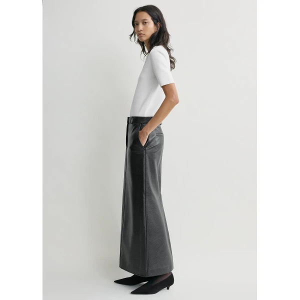 Toteme Grained-leather straight skirt in Black, view 3