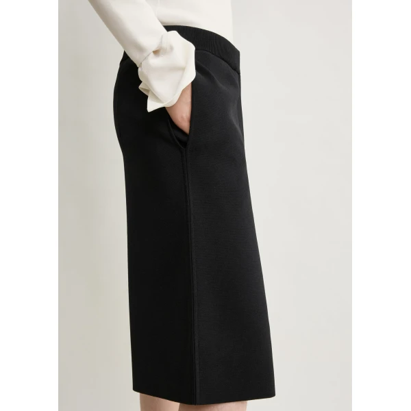 Toteme Knit shorts in Black, view 5