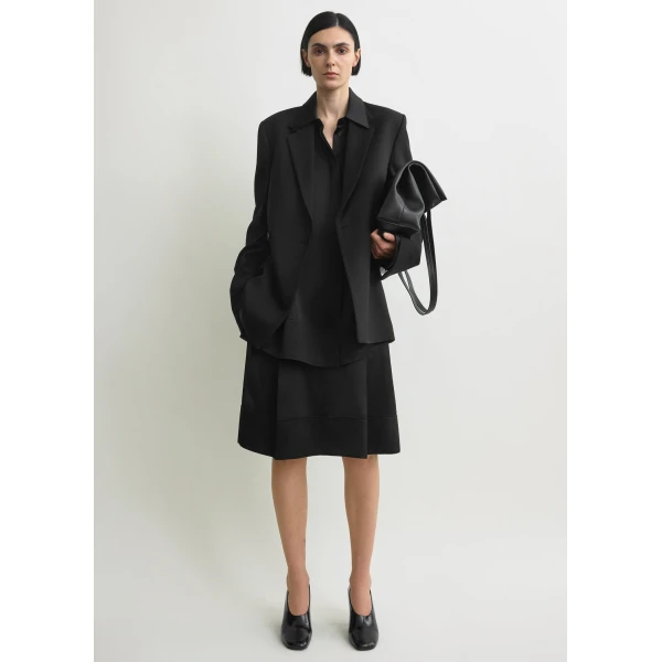 Toteme Long boxy blazer in Black, view 2