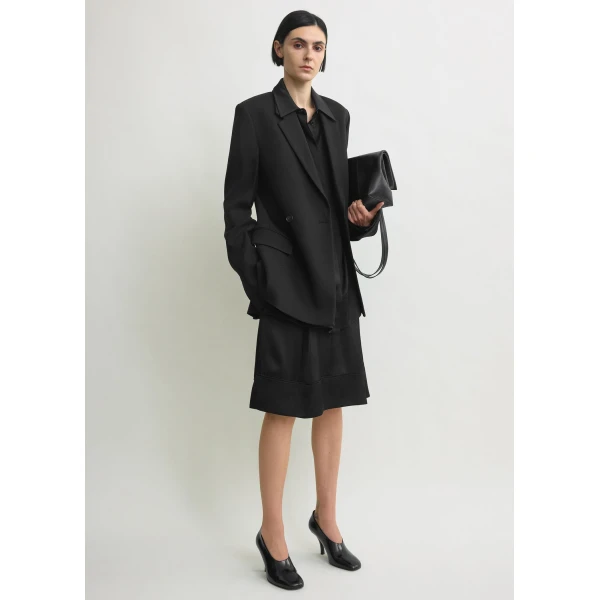 Toteme Long boxy blazer in Black, view 3
