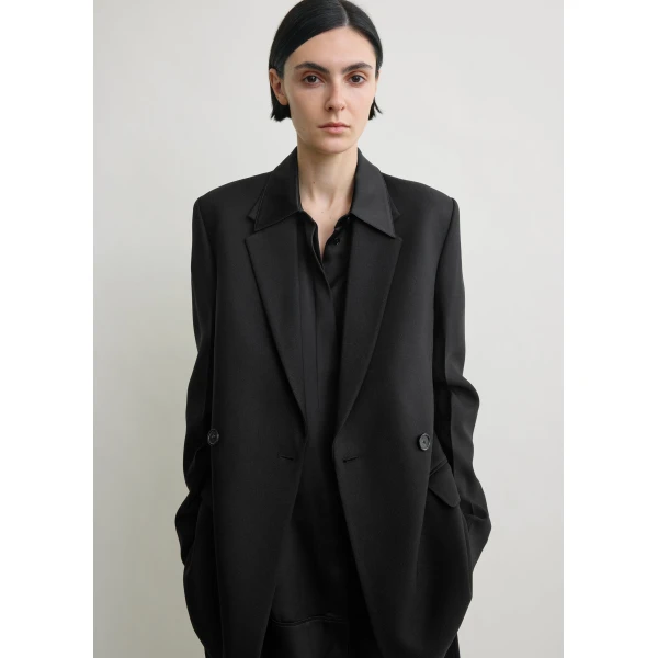 Toteme Long boxy blazer in Black, view 5