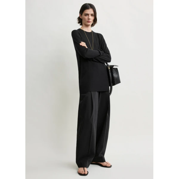 Toteme Long-sleeve tee knit in Black, view 3
