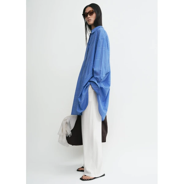 Toteme Long summer shirt in Cobalt, view 4