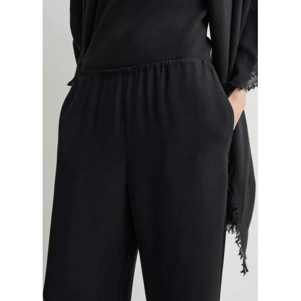 Toteme Lounge trousers in Black, view 5