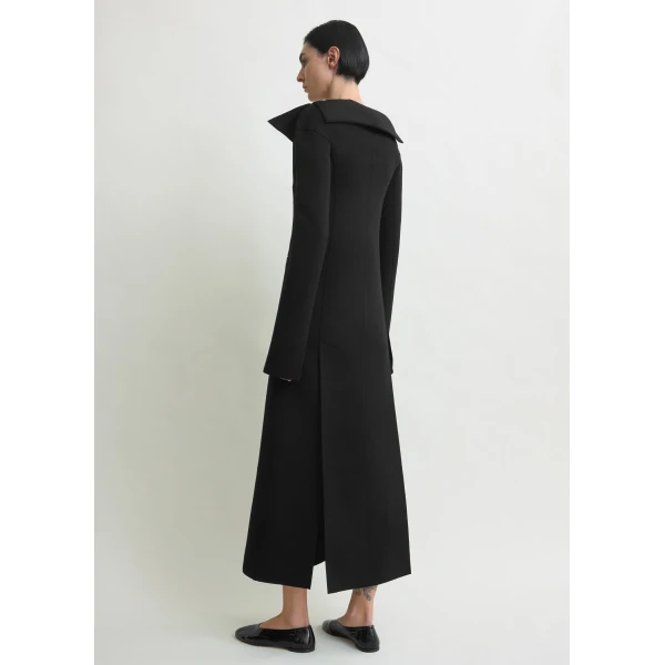 Toteme Open collar wool coat in Black, view 4