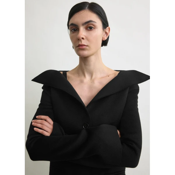 Toteme Open collar wool coat in Black, view 5