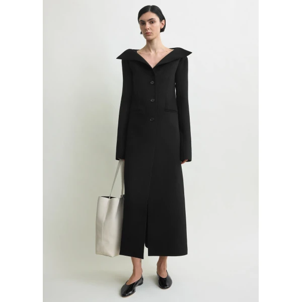 Toteme Open collar wool coat in Black, view 6