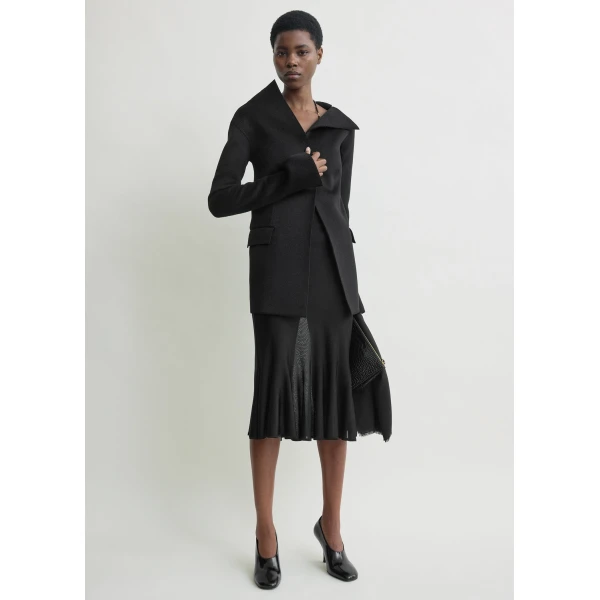 Toteme Open collar wool jacket in Black, view 2