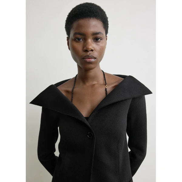 Toteme Open collar wool jacket in Black, view 5