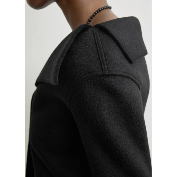 Toteme Open collar wool jacket in Black, view 6