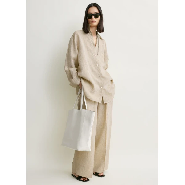 Toteme Oversized summer shirt in Natural, view 2