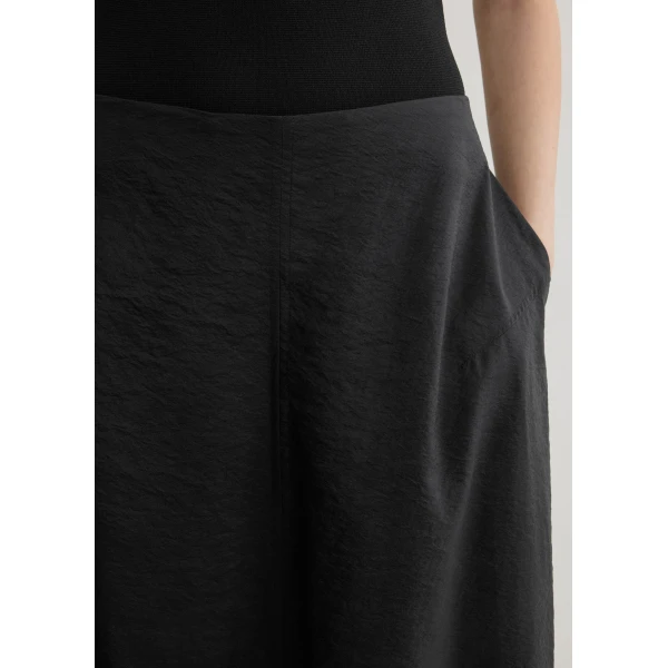 Toteme Parachute skirt in Black, view 5