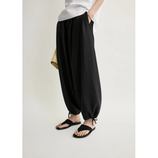 Toteme Parachute trousers in Black, view 5