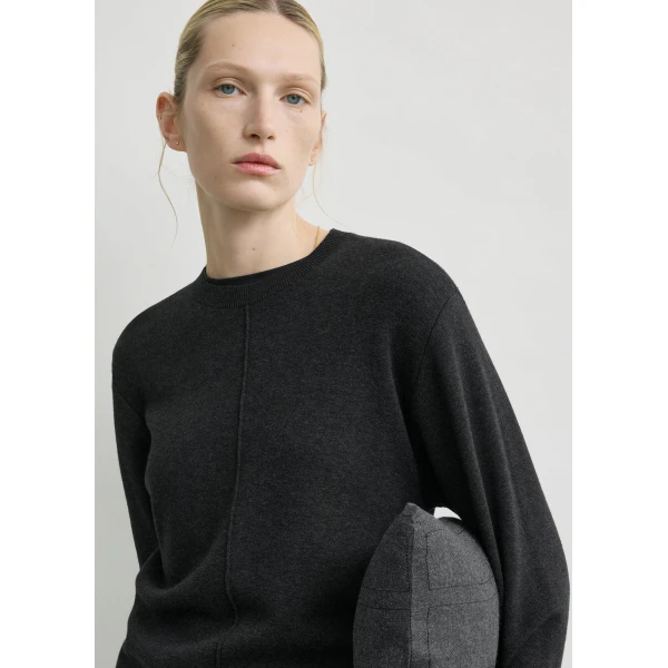Toteme Pintucked sweater charcoal in Charcoal melange, view 4