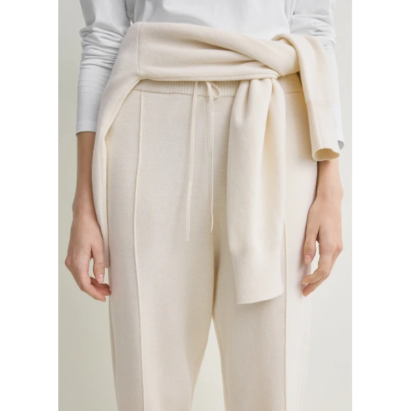 Toteme Pintucked sweatpants in Ecru, view 5