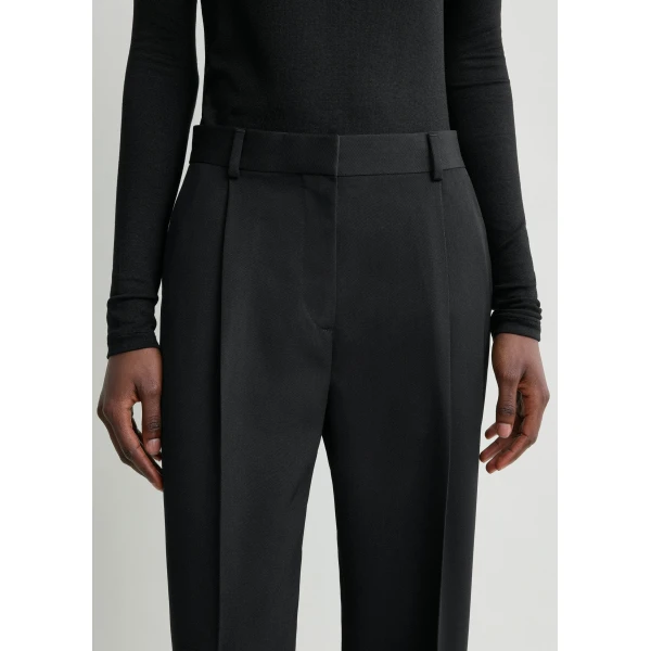 Toteme Pleat trousers in Black, view 5