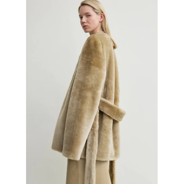 Toteme Plush shearling jacket in Rye, view 6