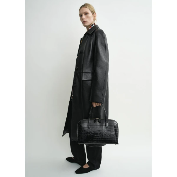 Toteme Raglan leather coat in Black, view 2