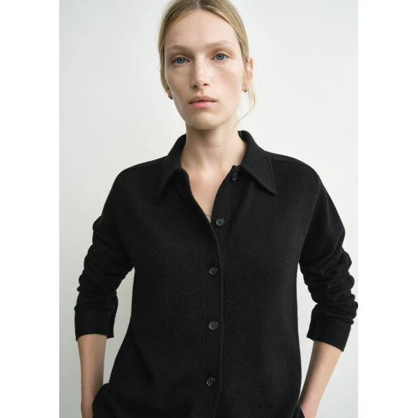 Toteme Raglan-sleeve cashmere cardigan in Black, view 5