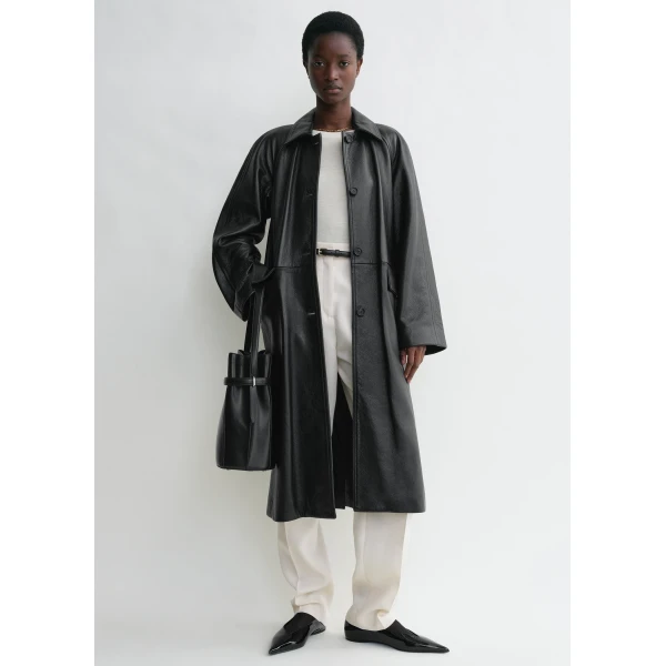 Toteme Raglan-sleeve leather coat in Black, view 3