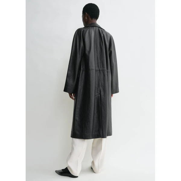 Toteme Raglan-sleeve leather coat in Black, view 4