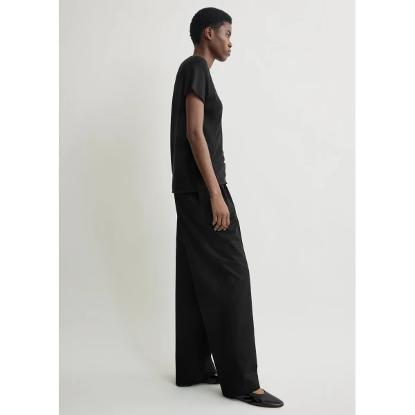 Toteme Relaxed chino trousers in Black, view 3