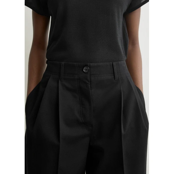 Toteme Relaxed chino trousers in Black, view 5