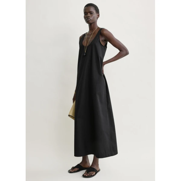 Toteme Scoop poplin dress in Black, view 2