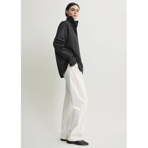 Toteme Sharp poplin shirt in Black, view 3