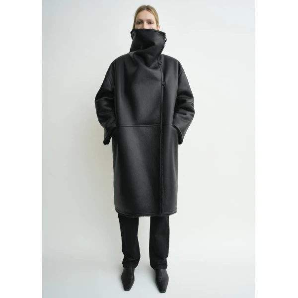 Toteme Shearling wrap coat in Black, view 3