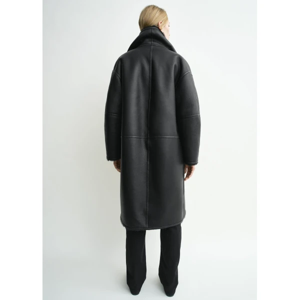 Toteme Shearling wrap coat in Black, view 4