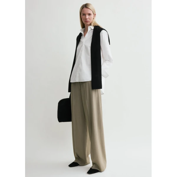 Toteme Signature cotton shirt in White, view 2
