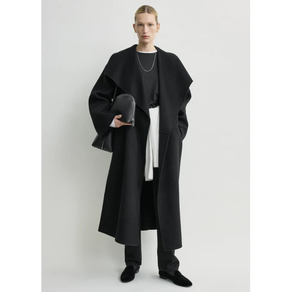 Toteme Signature doublé coat in Black, view 2