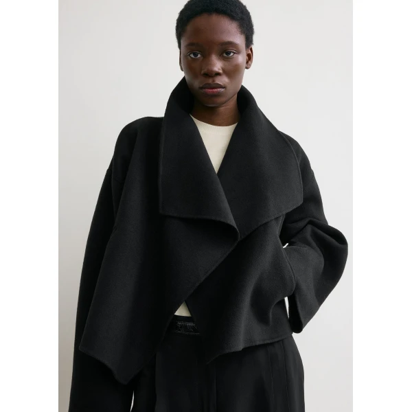Toteme Signature doublé jacket in Black, view 5