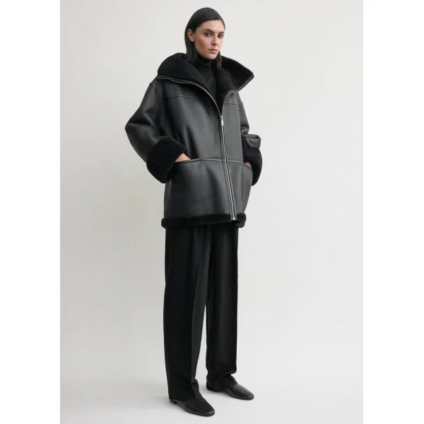 Toteme Signature shearling jacket in Black, view 3