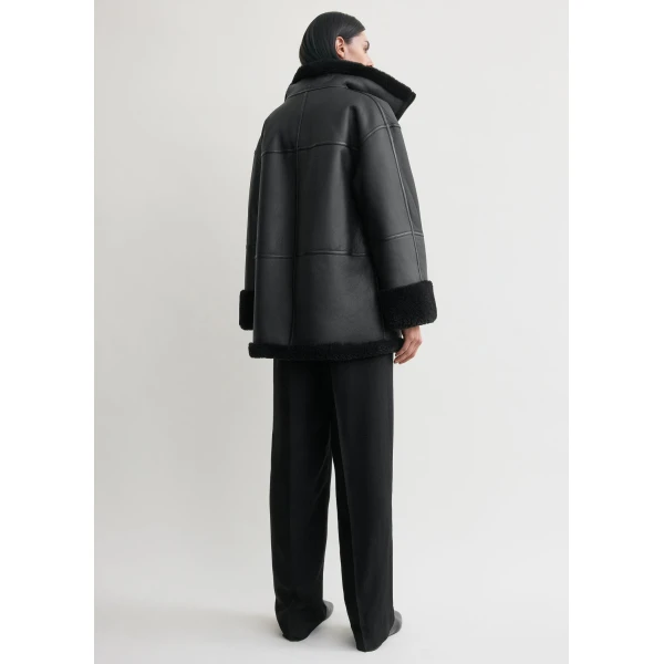 Toteme Signature shearling jacket in Black, view 4