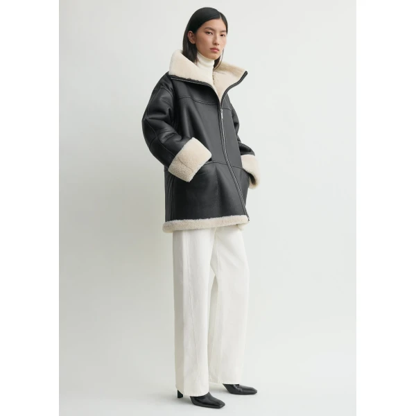 Toteme Signature shearling jacket in Black / Off-white, view 3
