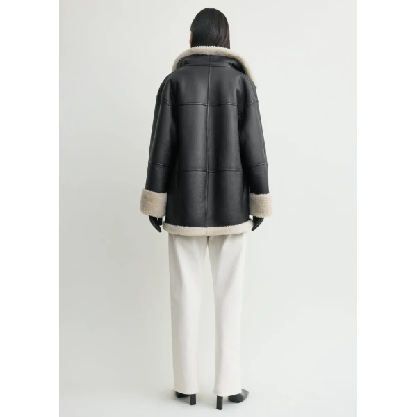 Toteme Signature shearling jacket in Black / Off-white, view 4