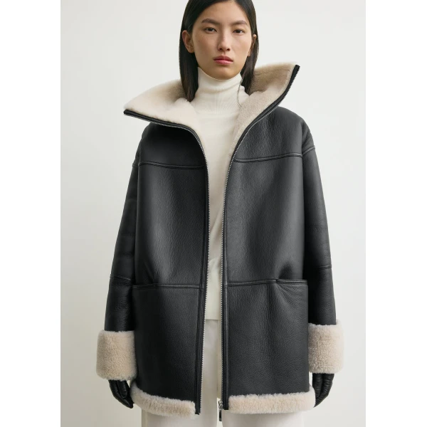 Toteme Signature shearling jacket in Black / Off-white, view 5