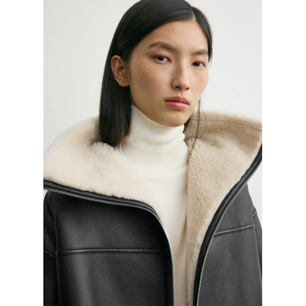 Toteme Signature shearling jacket in Black / Off-white, view 6