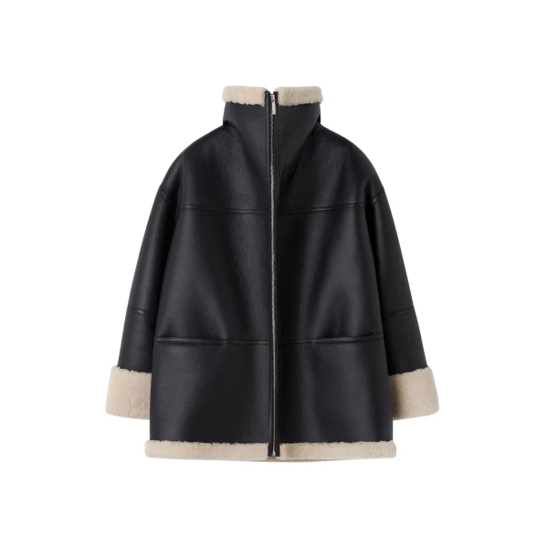 Toteme Signature shearling jacket in Black / Off-white